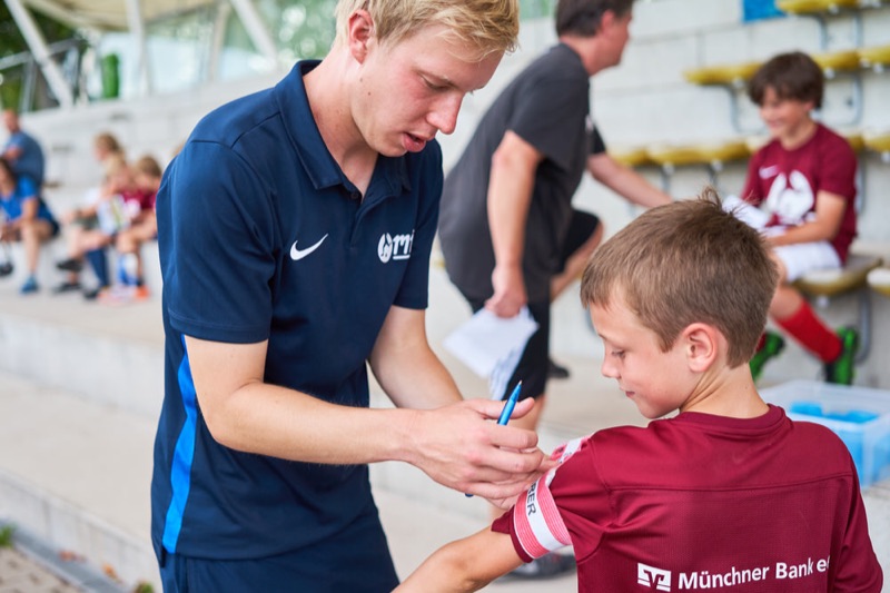 Johannes Piller mit Trainingsgruppe